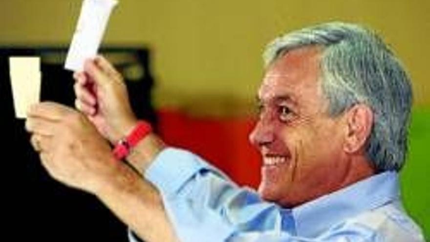 Piñera gana y disputará con Frei la presidencia de Chile en segunda vuelta