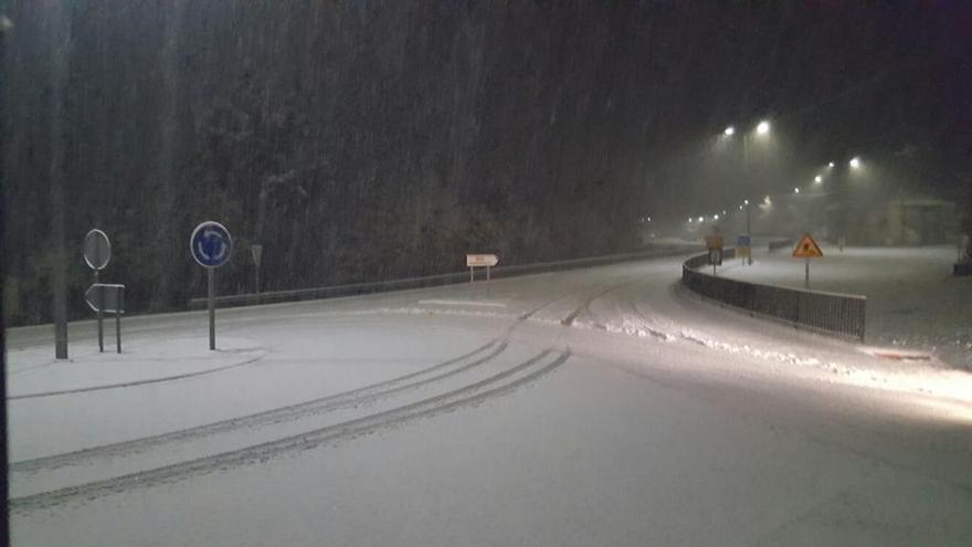 Carretera nevada en Requejo de Sanabria.