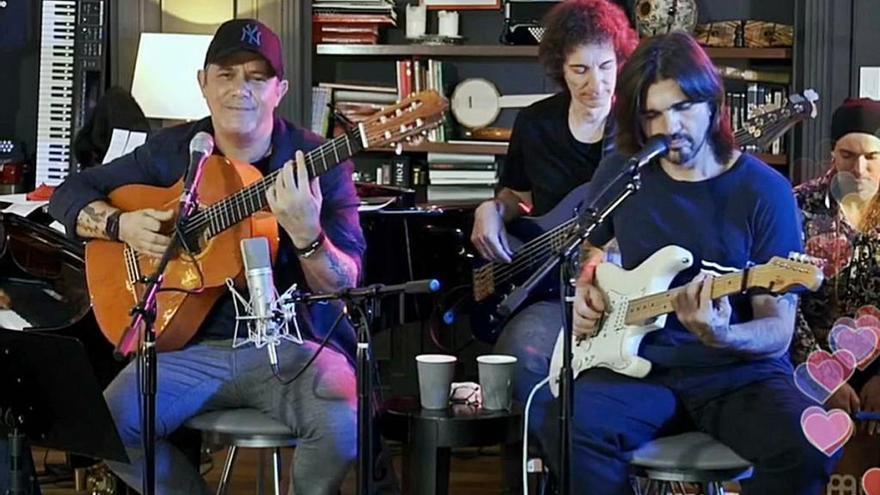 Alejandro Sanz y Juanes durante su concierto en streaming.