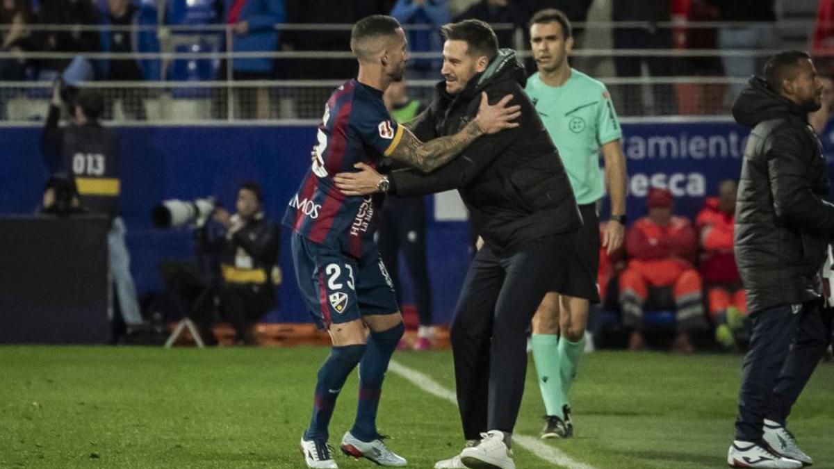 Guilló, con Sielva durante el partido ante el Andorra