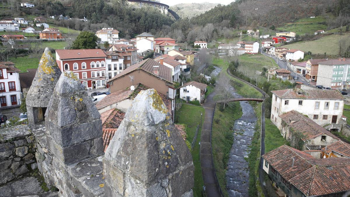 Vista de la villa de Salas desde la torre del Castillo de Valdés Salas.