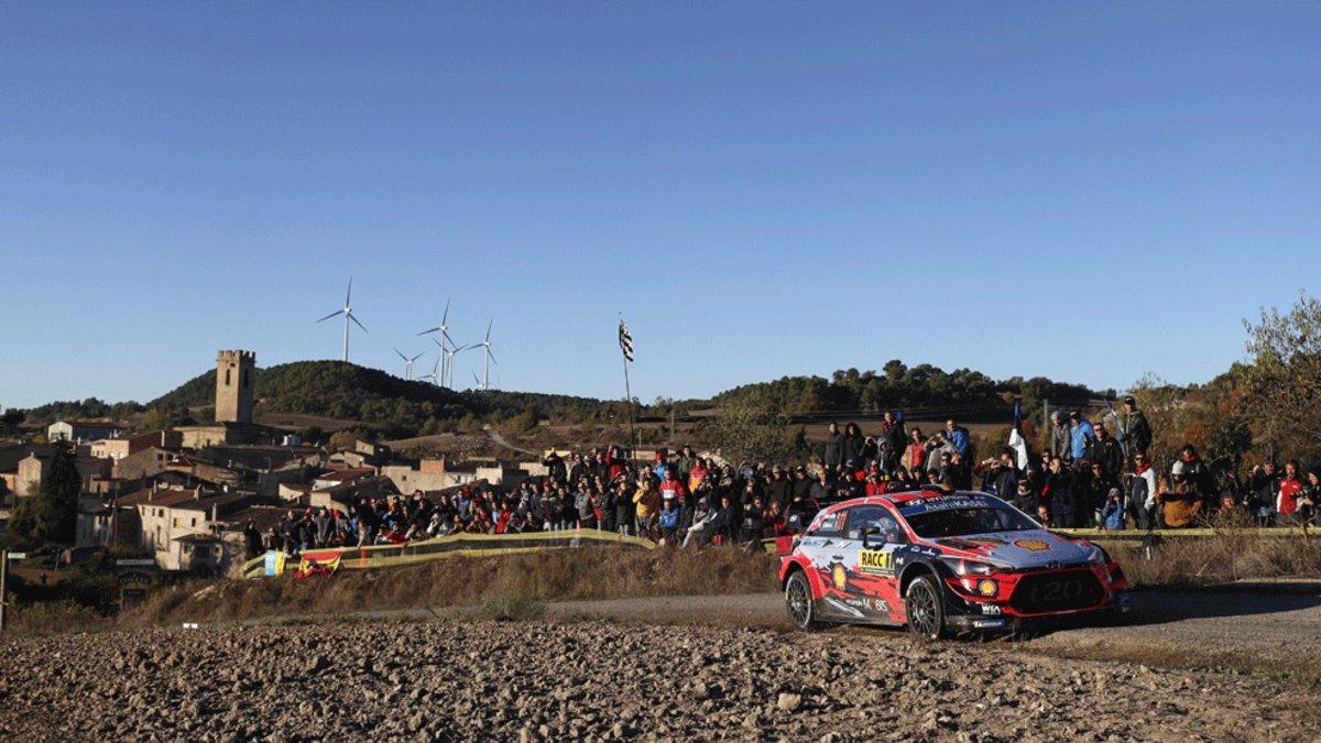 Thierry Neuville, en acción durante la segunda etapa