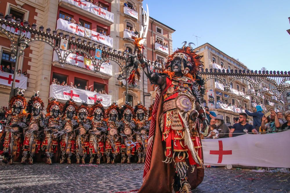 La Entrada Mora de Alcoy llena de exotismo las calles de la ciudad