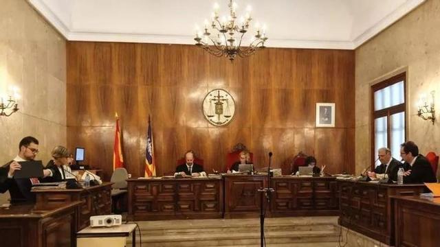 Momentaufnahme der Verhandlung am Provinzgericht in Palma. Die Angeklagten waren per Videokonferenz zugeschaltet.
