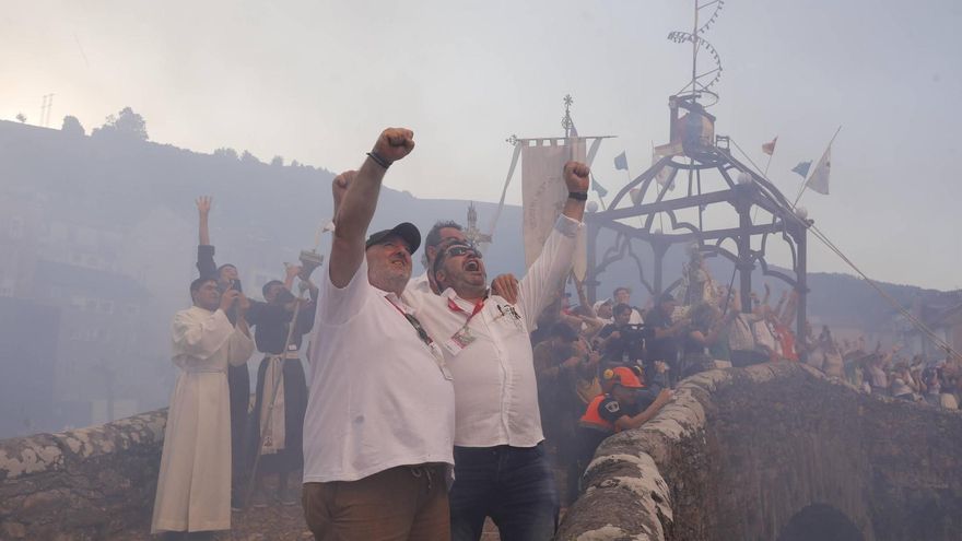 La Descarga hizo temblar a Cangas del Narcea: 6.22 minutos de estruendo y casi 100.000 voladores en el cielo