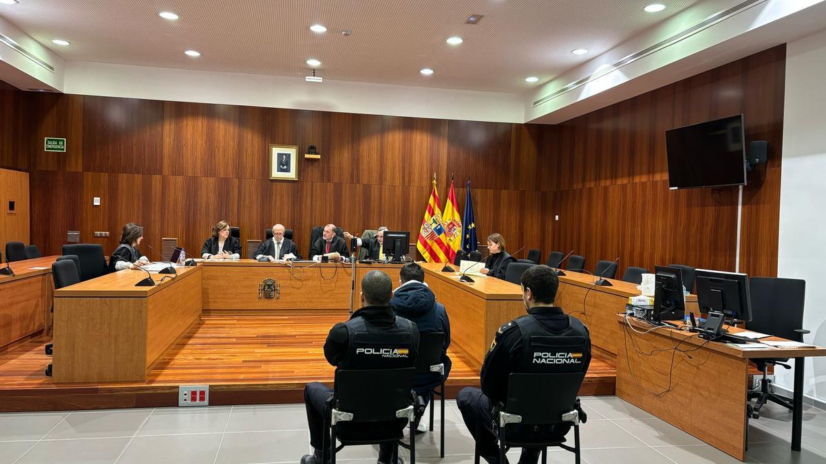 Antonio R. V., este lunes, en el banquillo de los acusados de la Audiencia Provincial de Zaragoza.