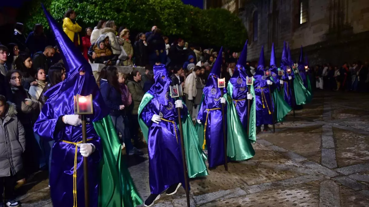 Las saetas de Jorge Peralta y el coro Cum Iubilo, claves en la procesión del Silencio de Plasencia, este miércoles