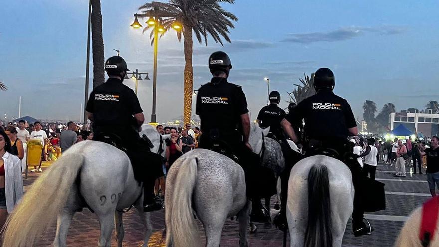 La nit de Sant Joan se salda amb 14 detinguts i quasi 500 identificats a València per la Policia Nacional