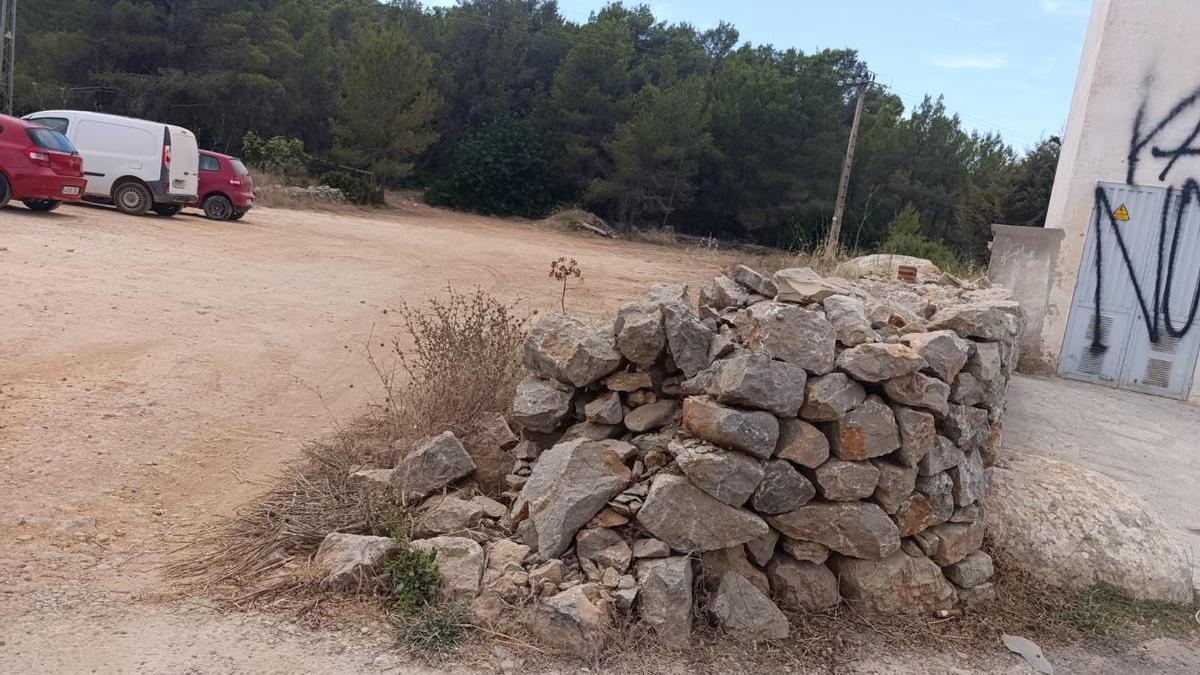 Muro de piedras en Sant Mateu.