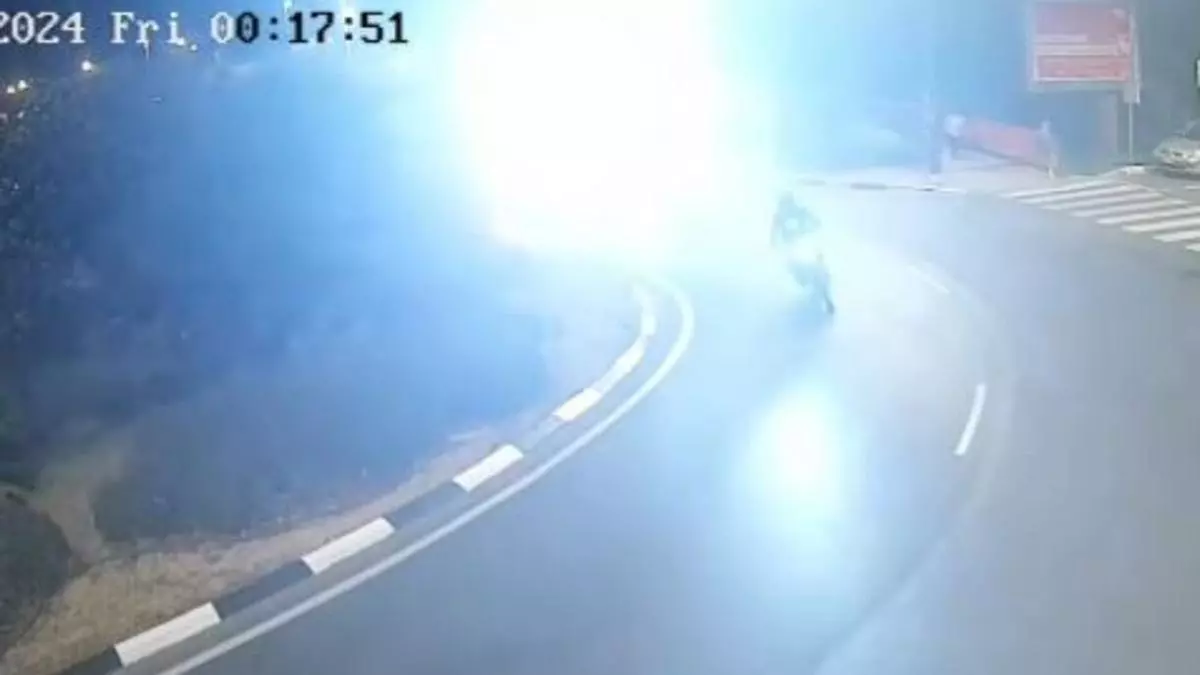 Una treintena de motos ruge en sentido contrario por las calles de Paterna
