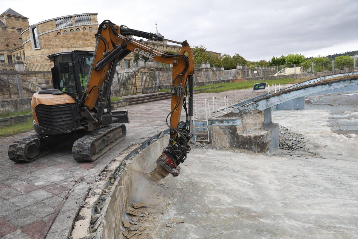 En imágenes: así avanzan las obras de la piscina de La Laboral