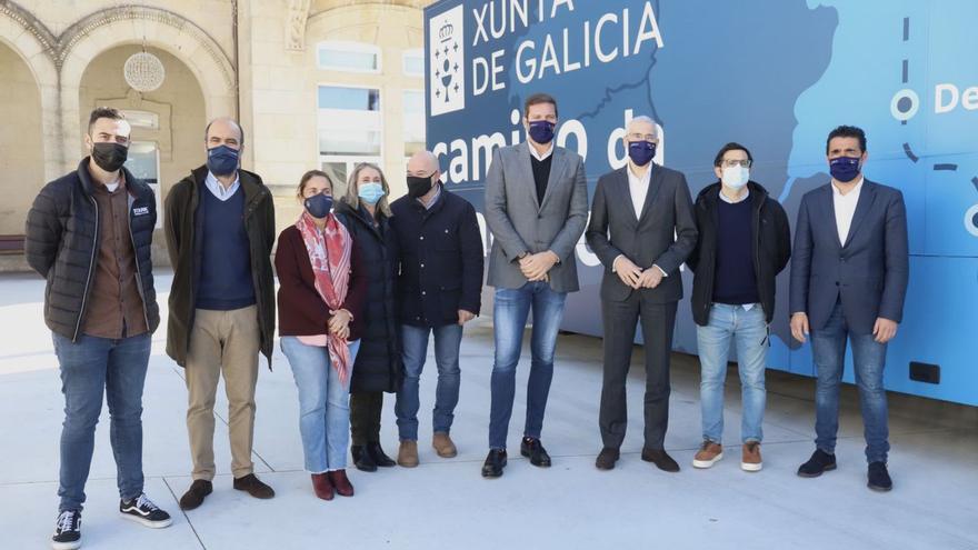 Participantes en el congreso Camiño da Innovación posan juntos antes del evento. |