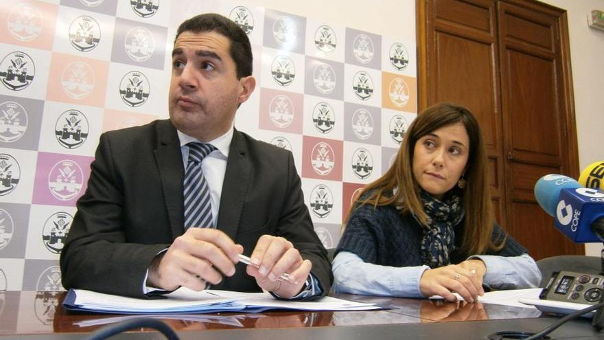 Antonio Francés y Lorena Zamorano en una comparecencia