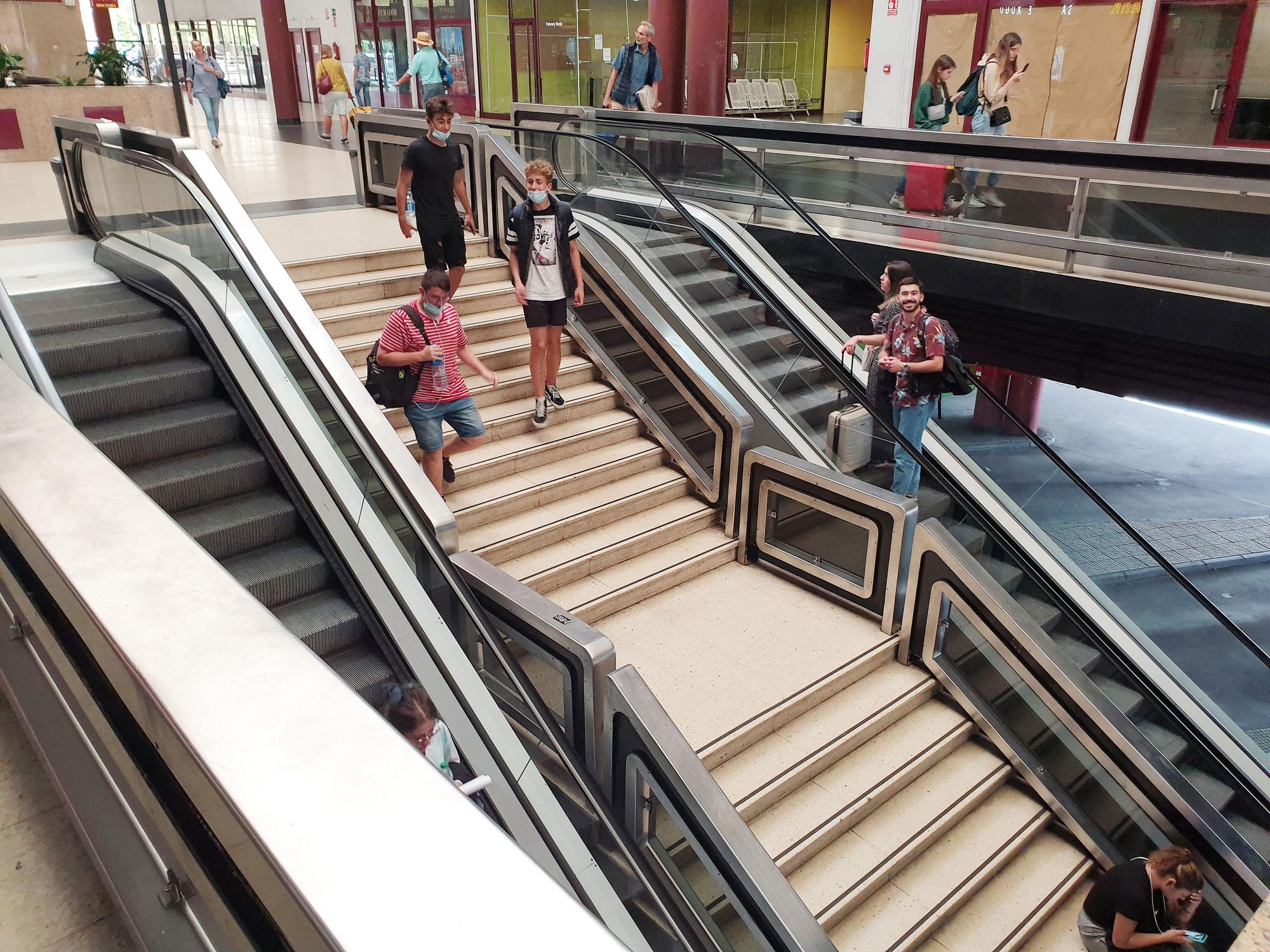 La estación de la Avenida de Madrid prolonga su agonía a la espera del traslado a Urzáiz