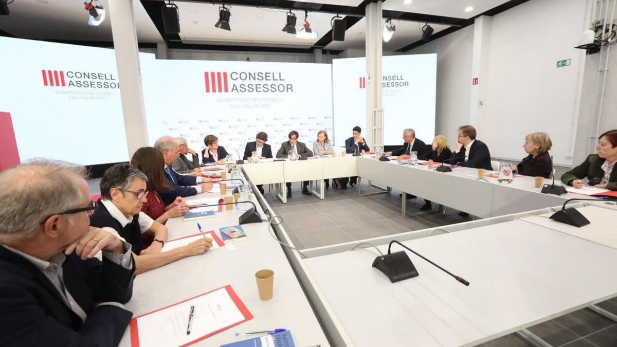 Jordi Valls, a l’esquerra, a la sessió constituent del consell assessor | PSC