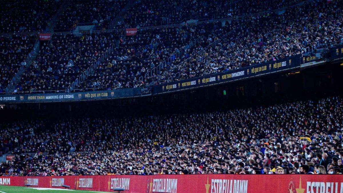 El Camp Nou presenta una buena entrada en el derbi