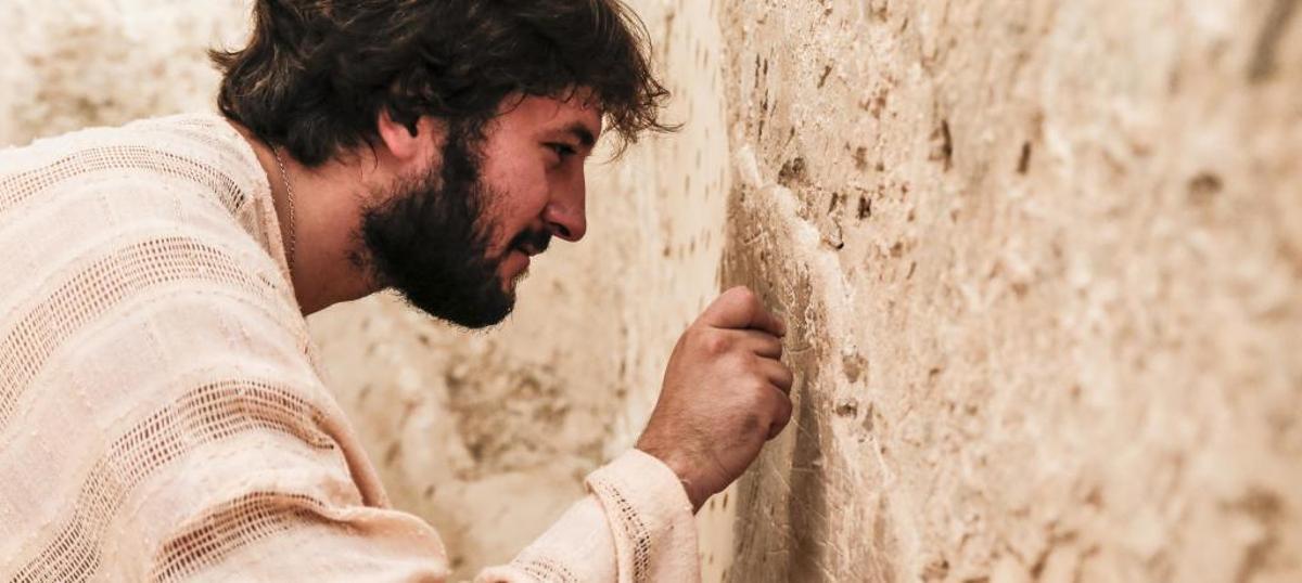 El calabozo de la torre conserva grafitos históricos