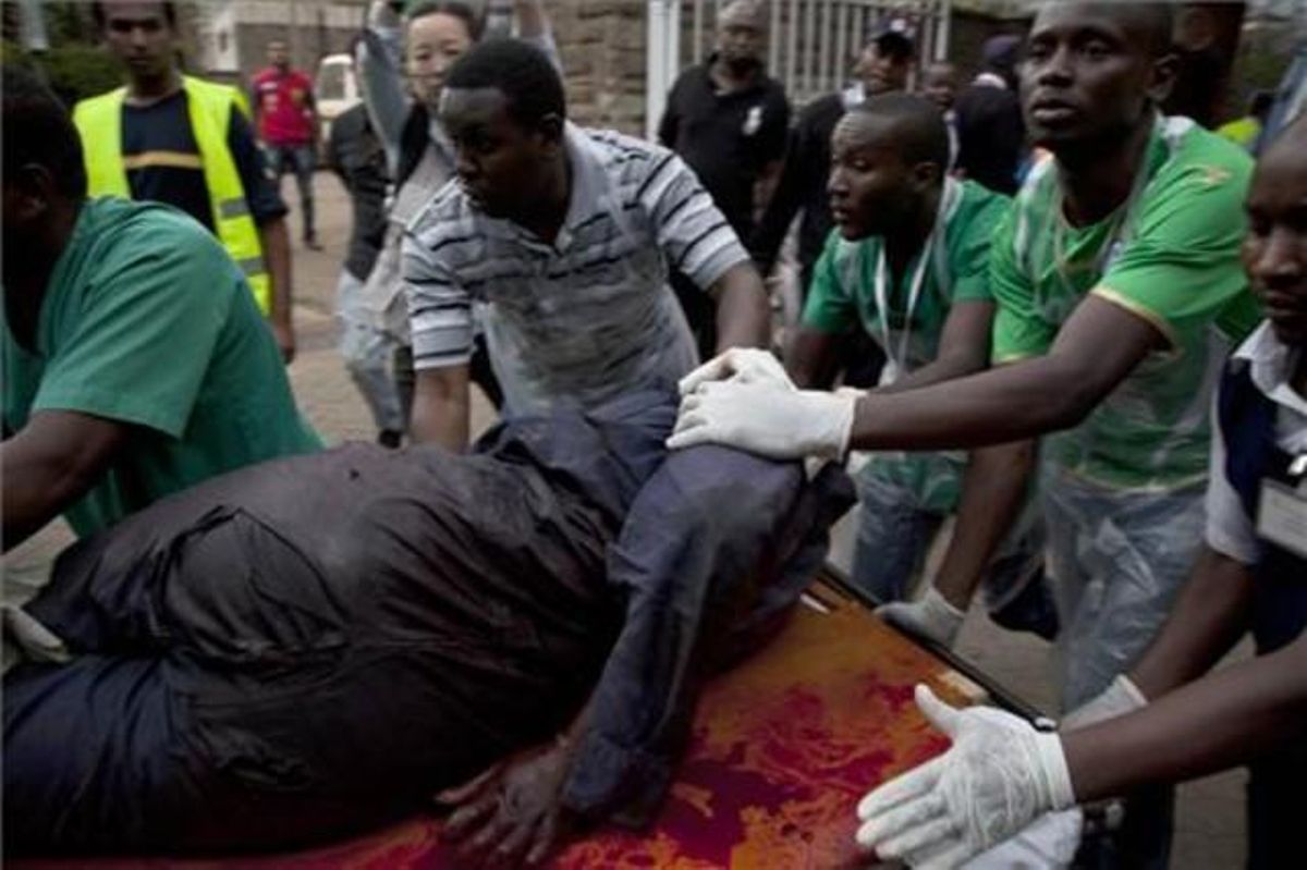 Un ferit en l’assalt al Westgate, a l’arribar a l’hospital Aga Khan de Nairobi.