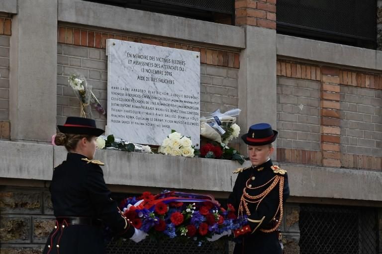 Francia homenajea a las víctimas del 13-N