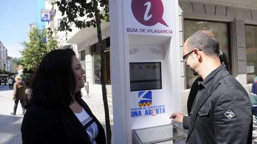 Rocío Louzán, de Zona Aberta y Diego Alcaine, de Arousa TV. // Noé Parga