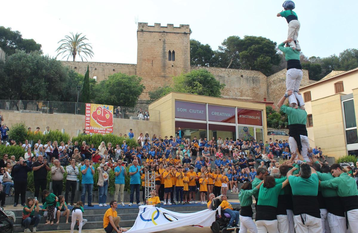 La Muixeranga de la Marina Alta s'enlaira en la plaça del Consell