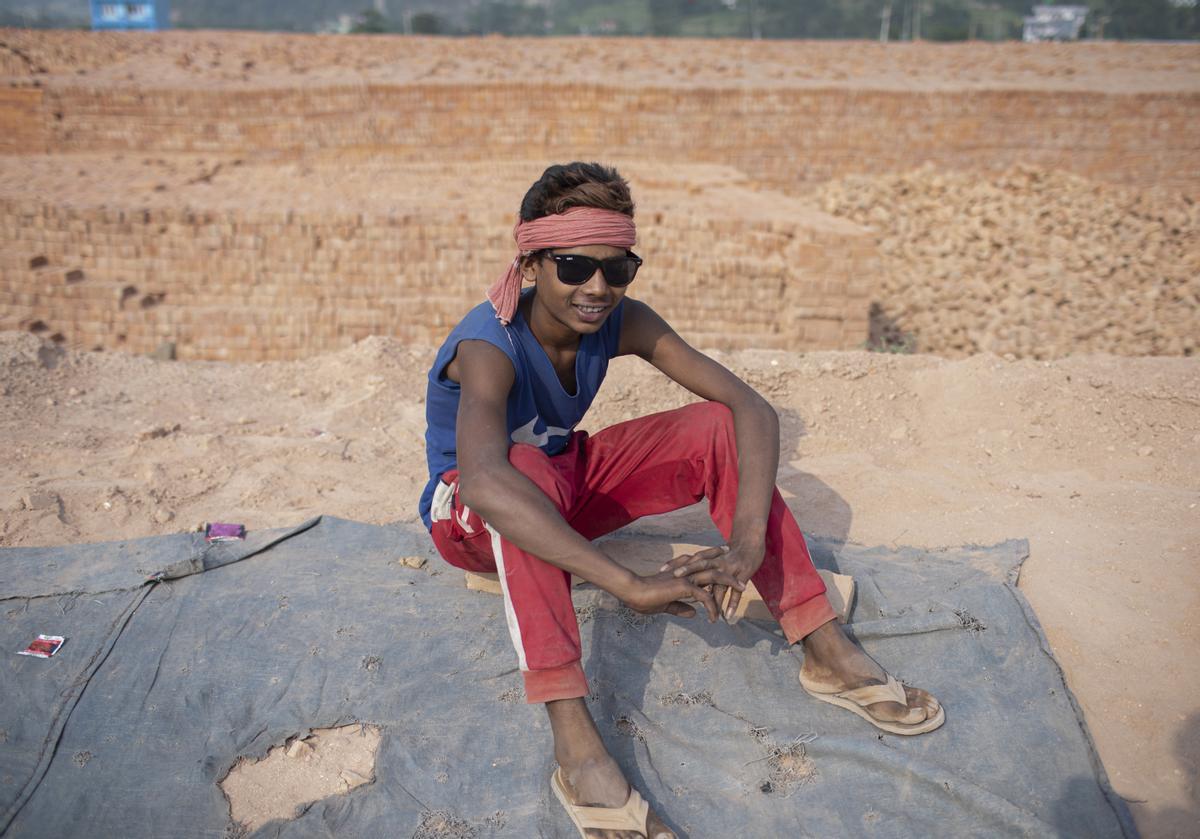 Un día en una fábrica de ladrillos en Nepal