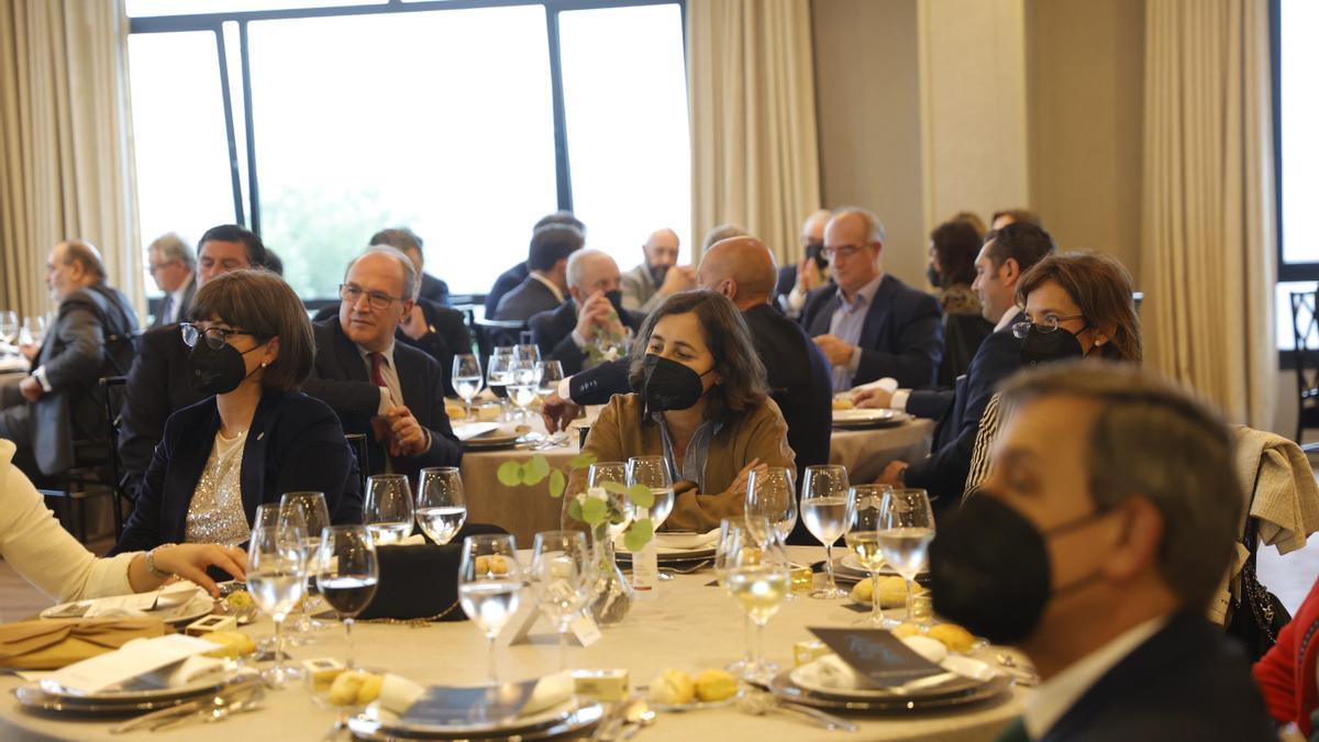 Entrega del premio "Oventese del año" al presidente la Cámara de Comercio, Carlos Paniceres