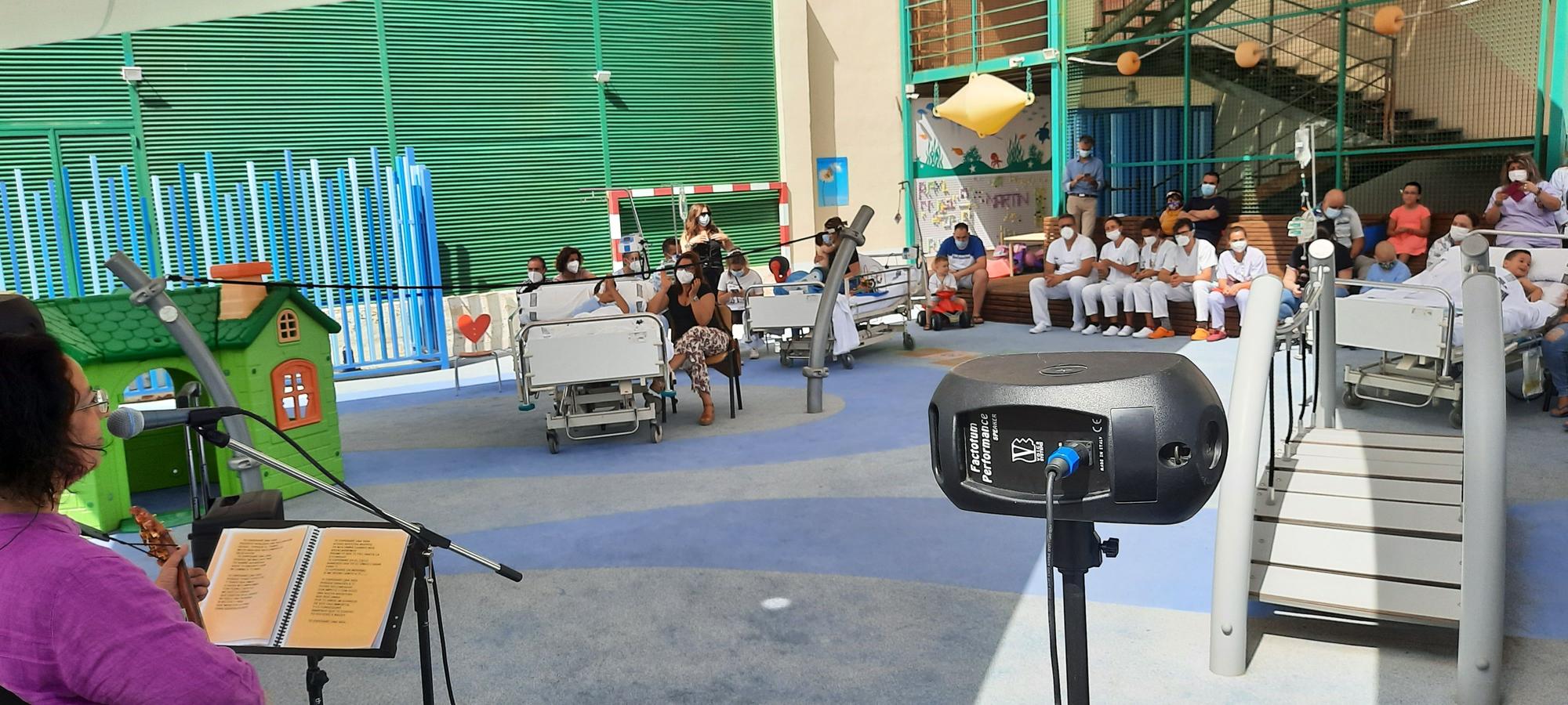 Inma Serrano cierra el curso del Aula Infantil del Hospital de Alicante