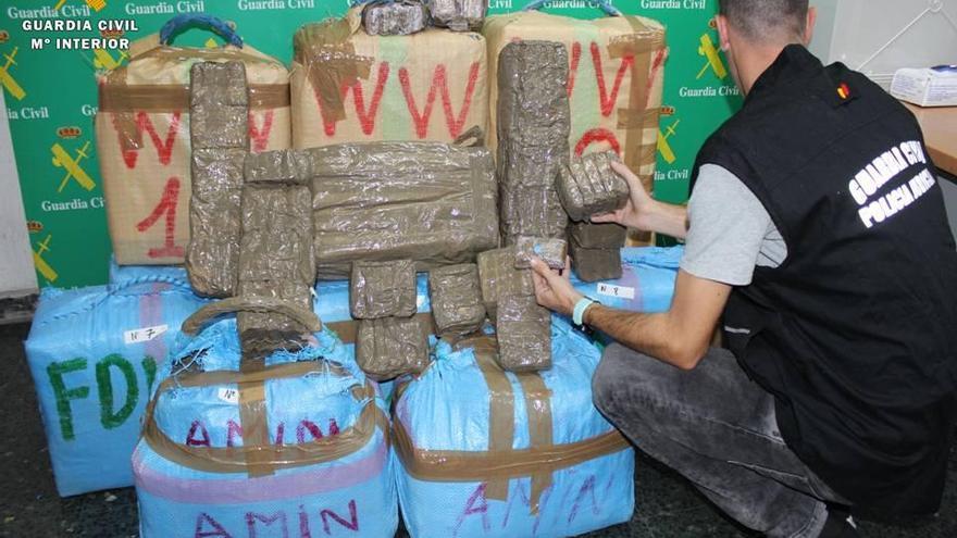 La Guardia Civil se incauta de 380 kilos de hachís ocultos en una furgoneta en Calatayud