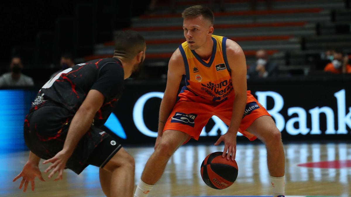 Partido entre el Valencia Basket y el Gran Canaria . Torneo Ciutat de València