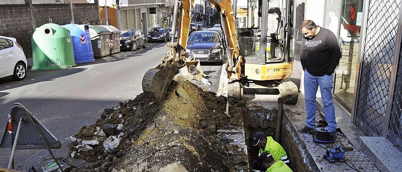 Intervención anterior en la red de la traída en la calle Pintor Laxeiro. |  // BERNABÉ/JAVIER LALÍN