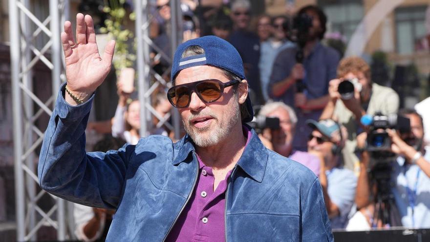 Así ha sido el recibimiento a Brad Pitt en su llegada a San Sebastián