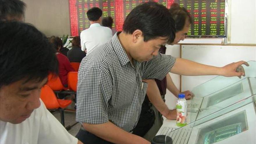 La Bolsa china sufre su mayor desplome desde febrero de 2007