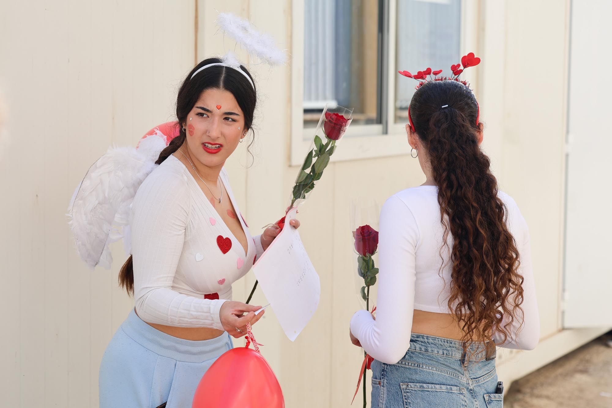 Alumnos de sa Blanca Dona venden rosas por San Valentín