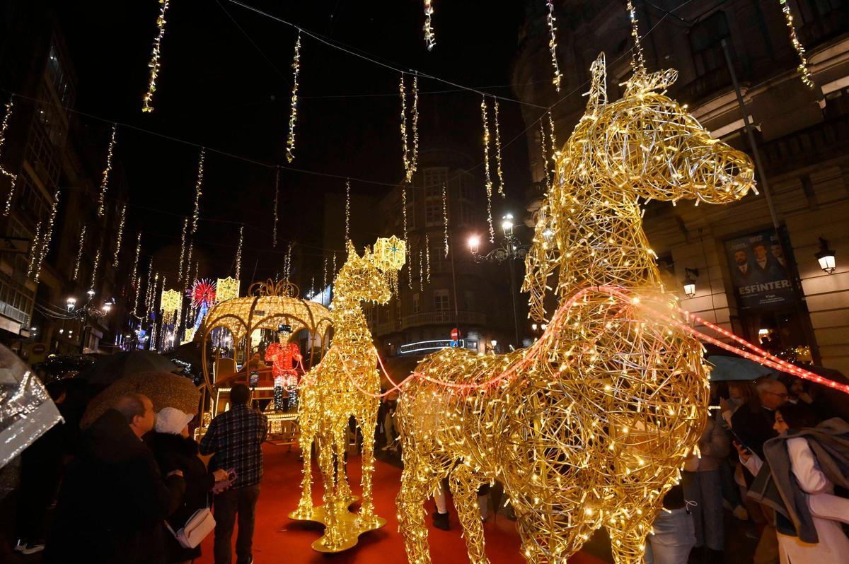 Vigo enciende la Navidad más grande de su historia ante miles de personas