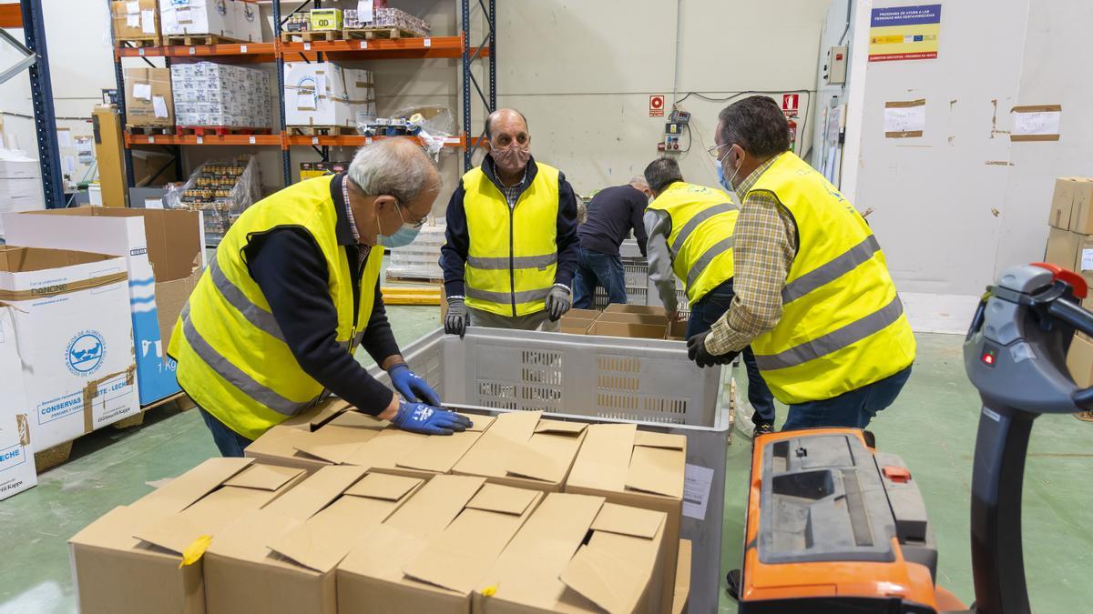 Voluntarios del Banco de Alimentos de Teruel, que gestiona la Fundación Térvalis creada en 2005.