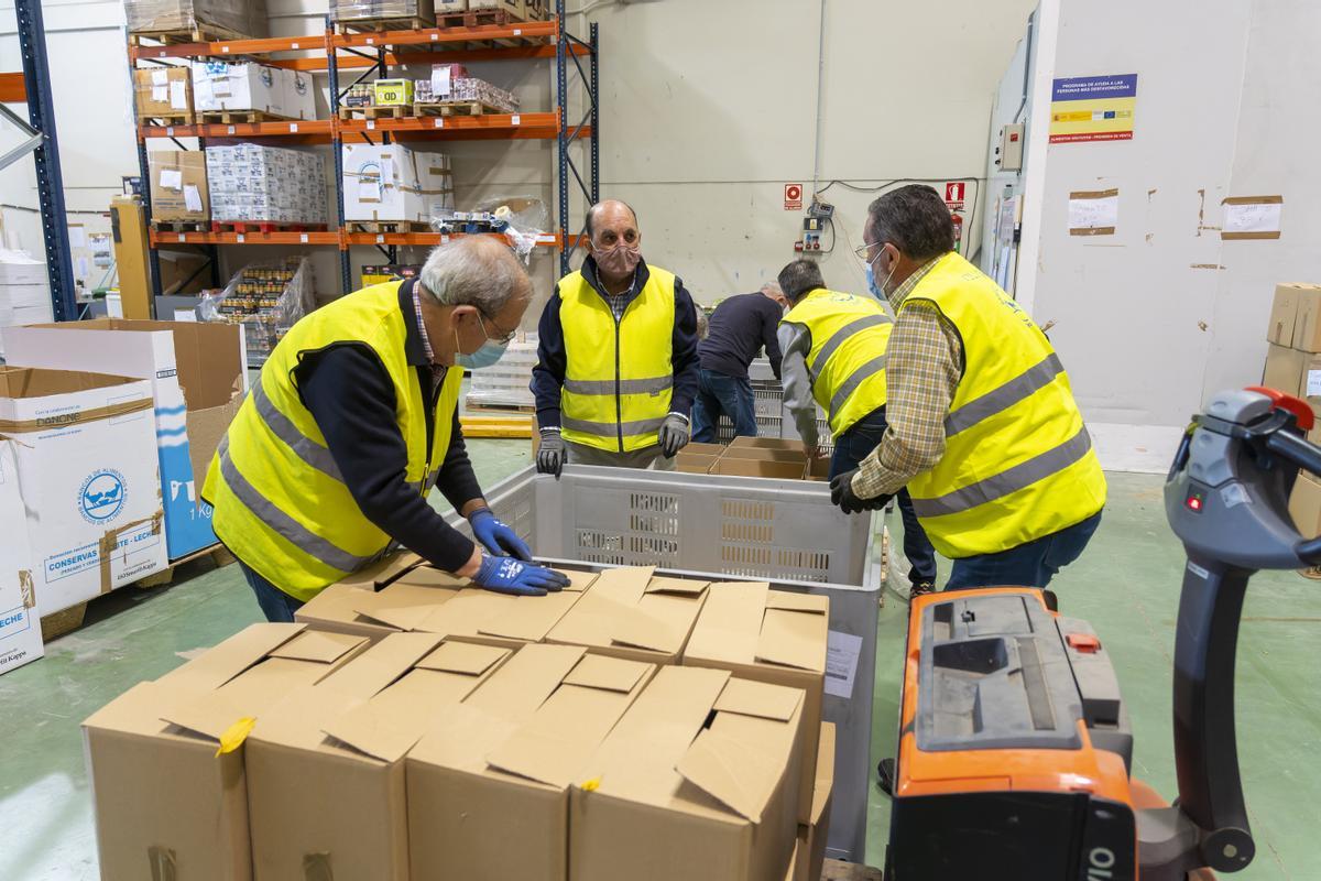 Voluntarios del Banco de Alimentos de Teruel, que gestiona la Fundación Térvalis creada en 2005.