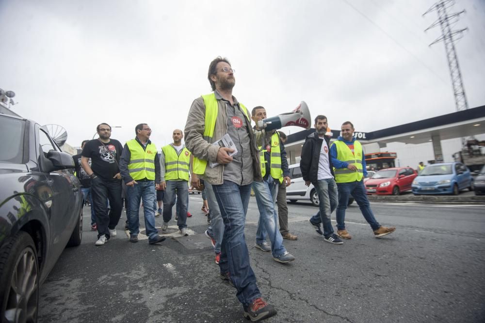 Los sindicatos CIG, CC.OO.  y UGT sitúan en el 90-95% el seguimiento de la huelga general del sector en la provincial.