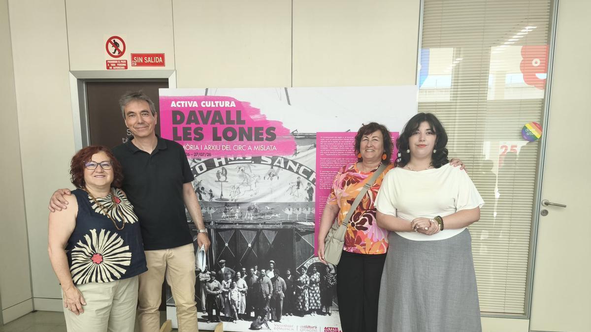 Presentació davall les lones