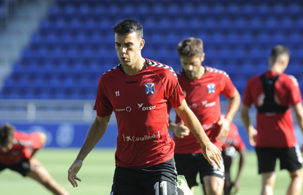 El Tenerife entrena en el Heliodoro