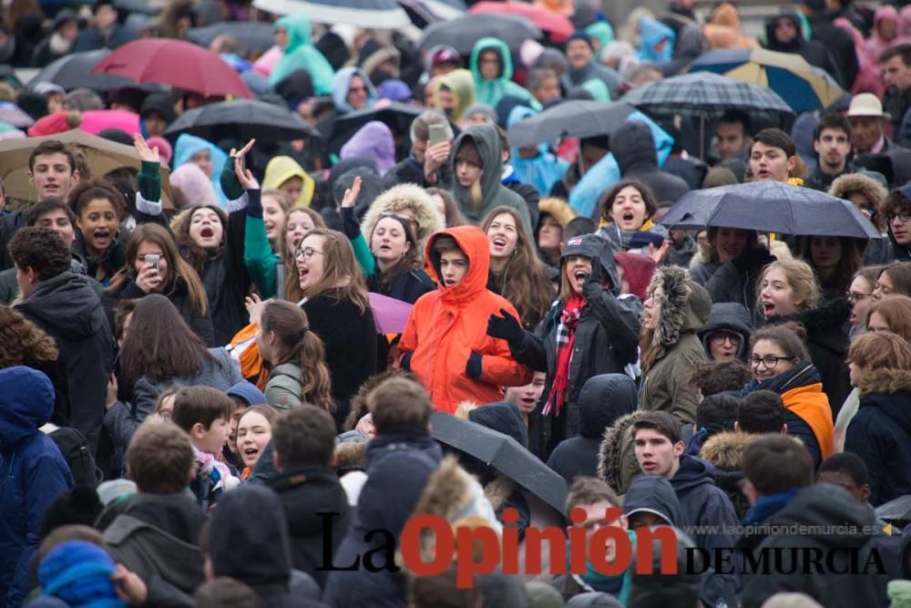 La cofradía de la Vera Cruz entrega el óbolo del J