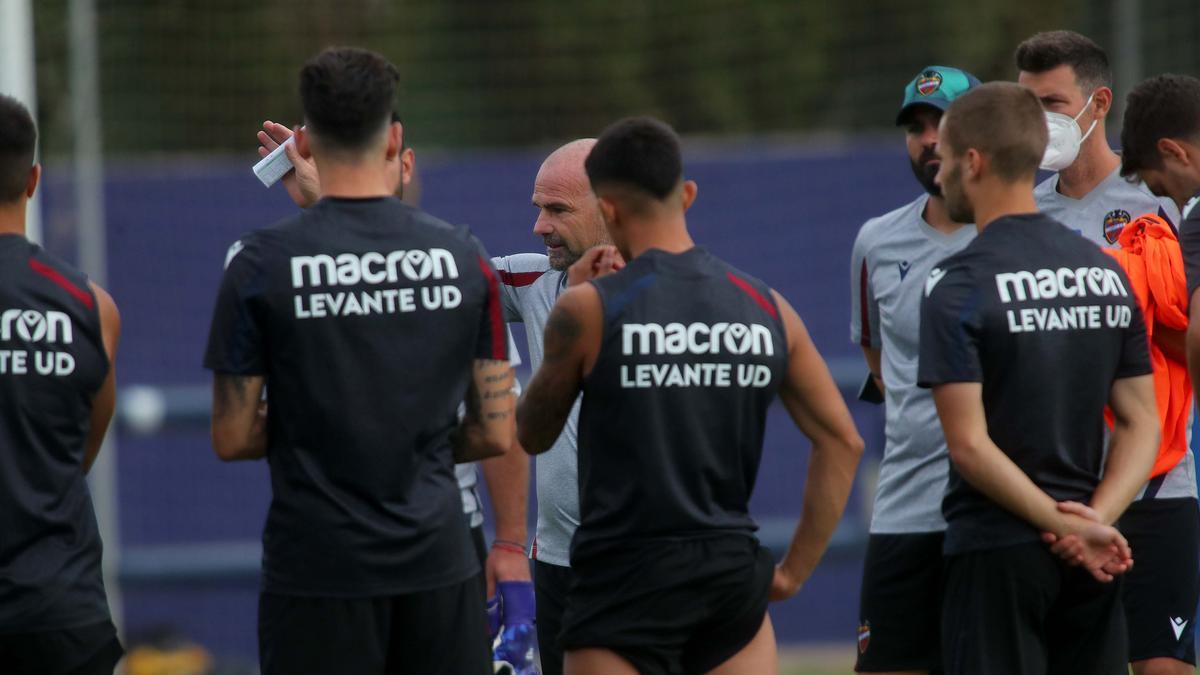 Paco López durante un entrenamiento