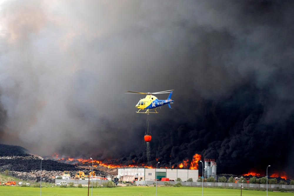 Incendio en un cementerio de neumáticos de Seseña