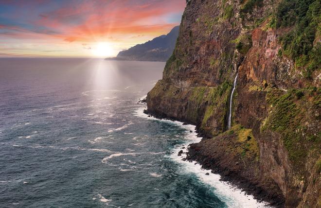 Disfruta de un atardecer mágico en Seixal