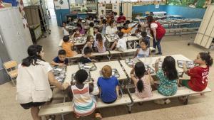 La pobresa infantil continua escalant a Catalunya: ja afecta el 35% de menors de 16 anys