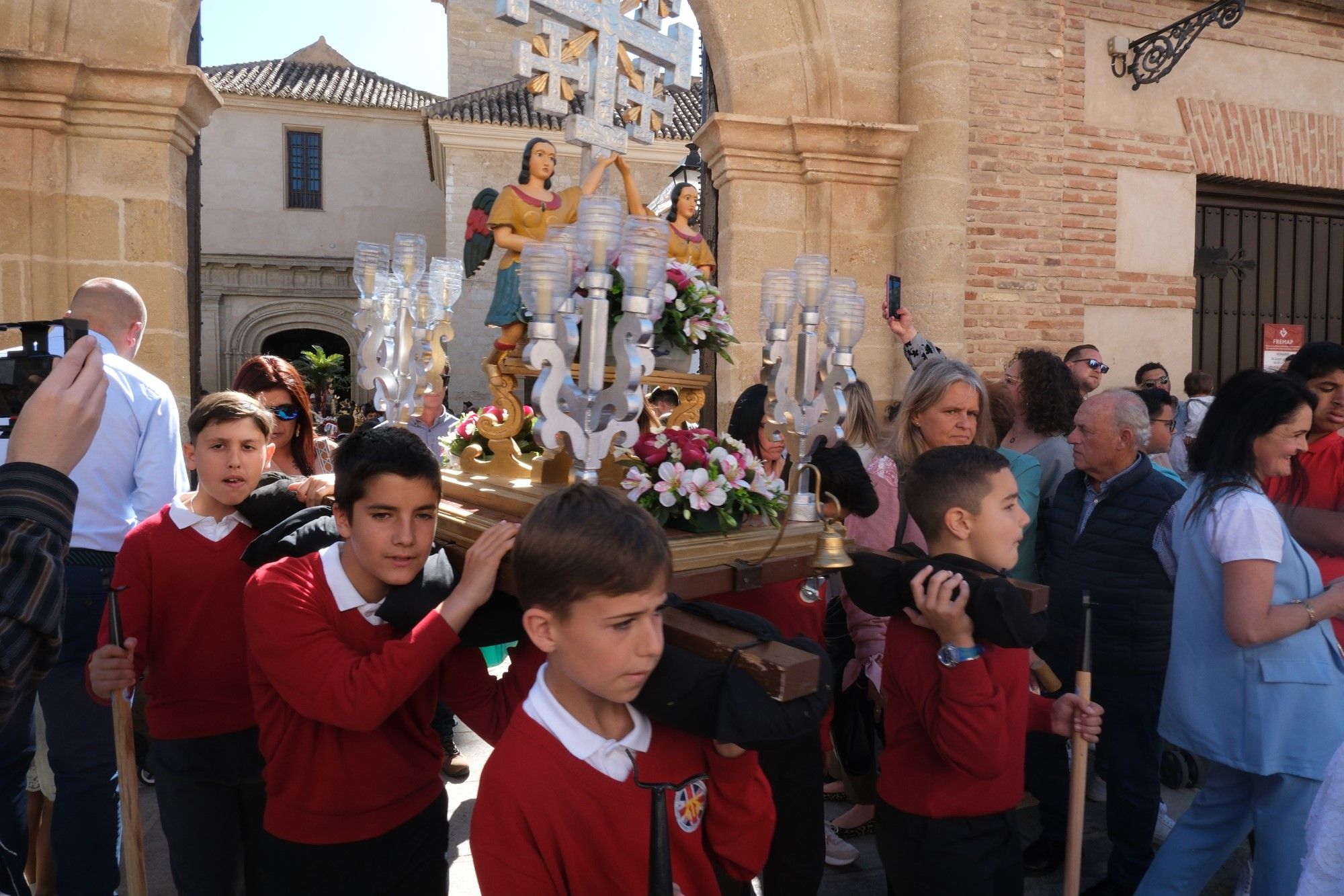 Concentración de tronos chicos en Antequera