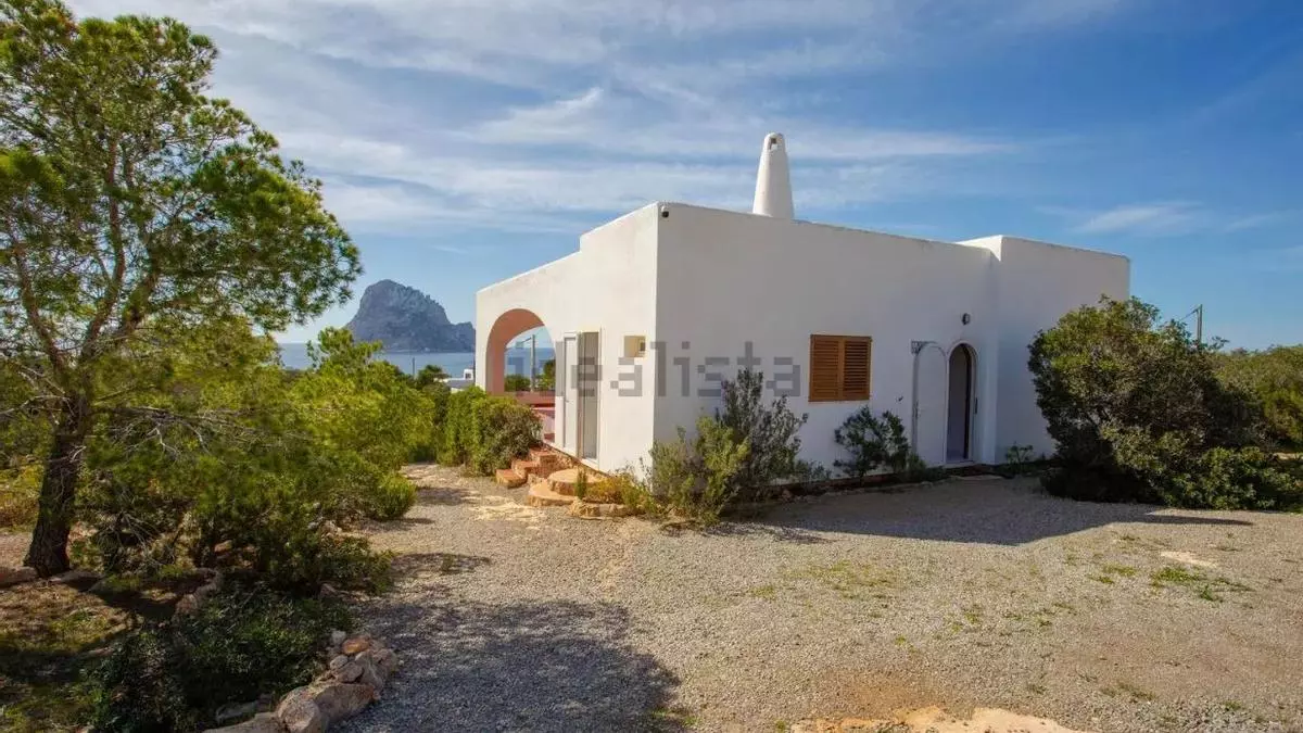 Se vende una casa con una de las vistas más deseadas de Ibiza