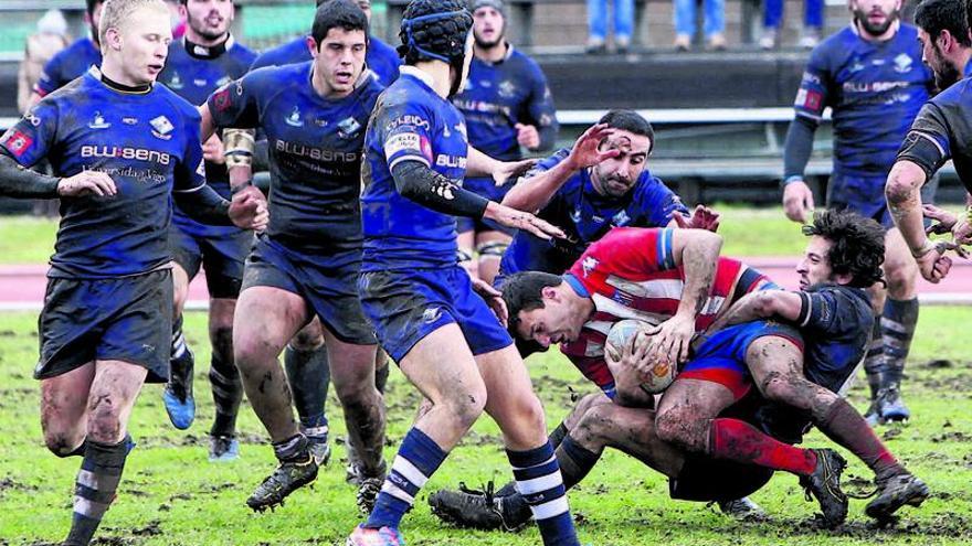 Un lance de un partido del Blusens de esta temporada disputado en As Lagoas.