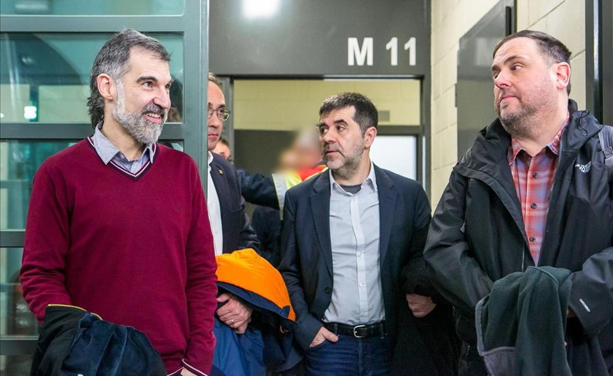 Jordi Cuixart, Josep Rull, Jordi Sànchez y Oriol Junqueras durante su traslado a Madrid.