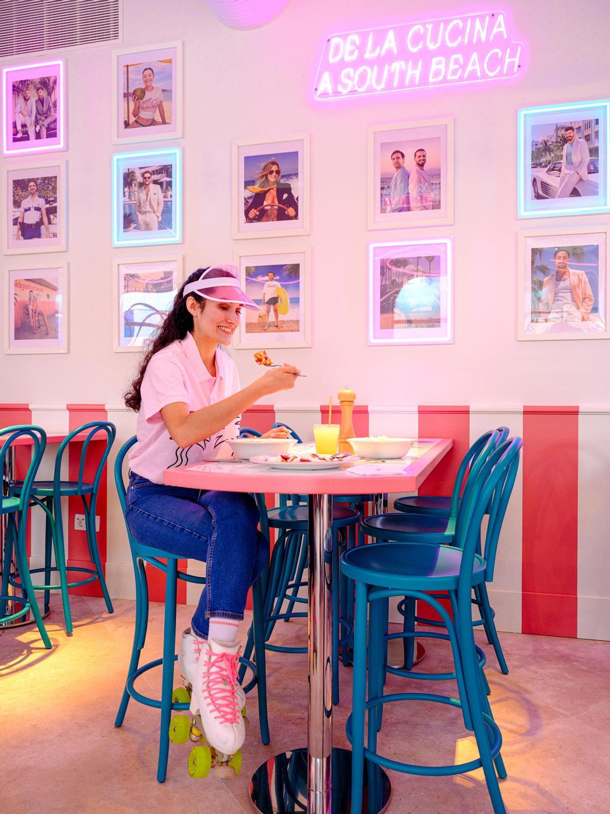 El interior de Beata Pasta Caleido, el nuevo local con el que Ciro Cristiano amplía su universo 'smart' en Madrid con una estética inspirada en un hotel de Miami.